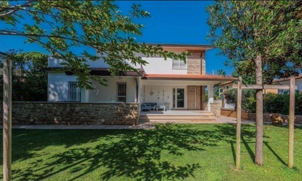 casa indipendente in vendita a Forte dei Marmi