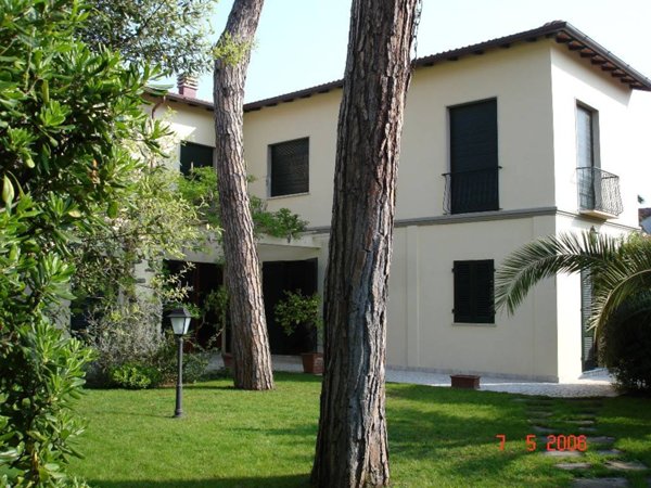 casa indipendente in vendita a Forte dei Marmi