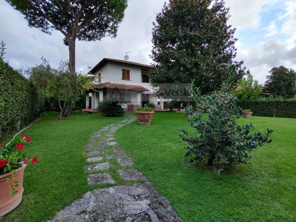 casa indipendente in vendita a Forte dei Marmi