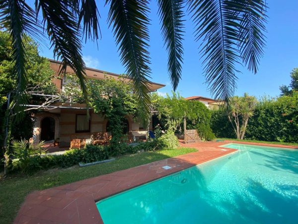 casa indipendente in vendita a Forte dei Marmi