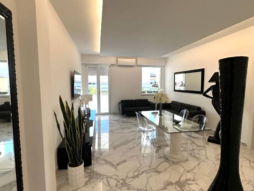 appartamento in vendita a Forte dei Marmi in zona Vittoria Apuana