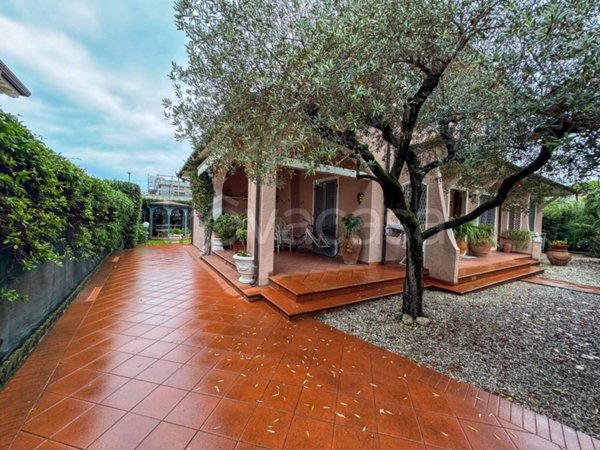 casa indipendente in vendita a Forte dei Marmi