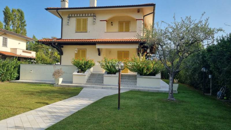 casa indipendente in vendita a Forte dei Marmi