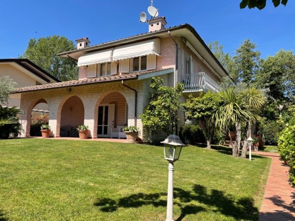 casa indipendente in vendita a Forte dei Marmi