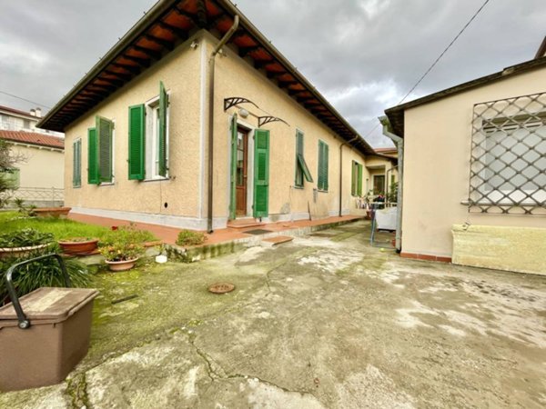 casa indipendente in vendita a Forte dei Marmi