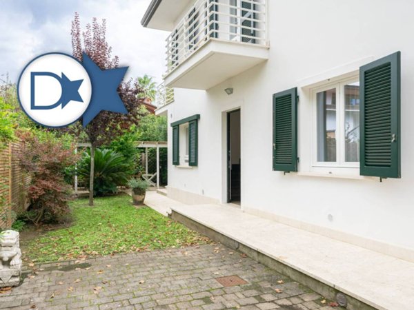 casa indipendente in vendita a Forte dei Marmi