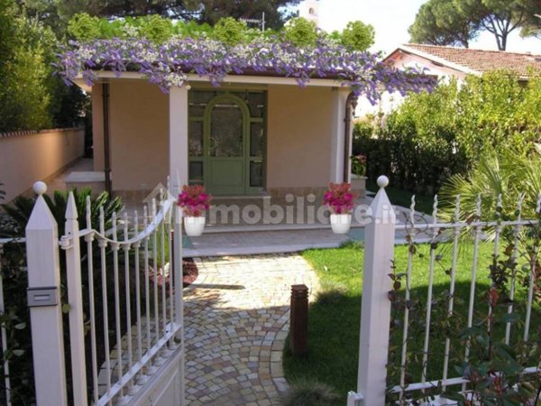 casa indipendente in vendita a Forte dei Marmi