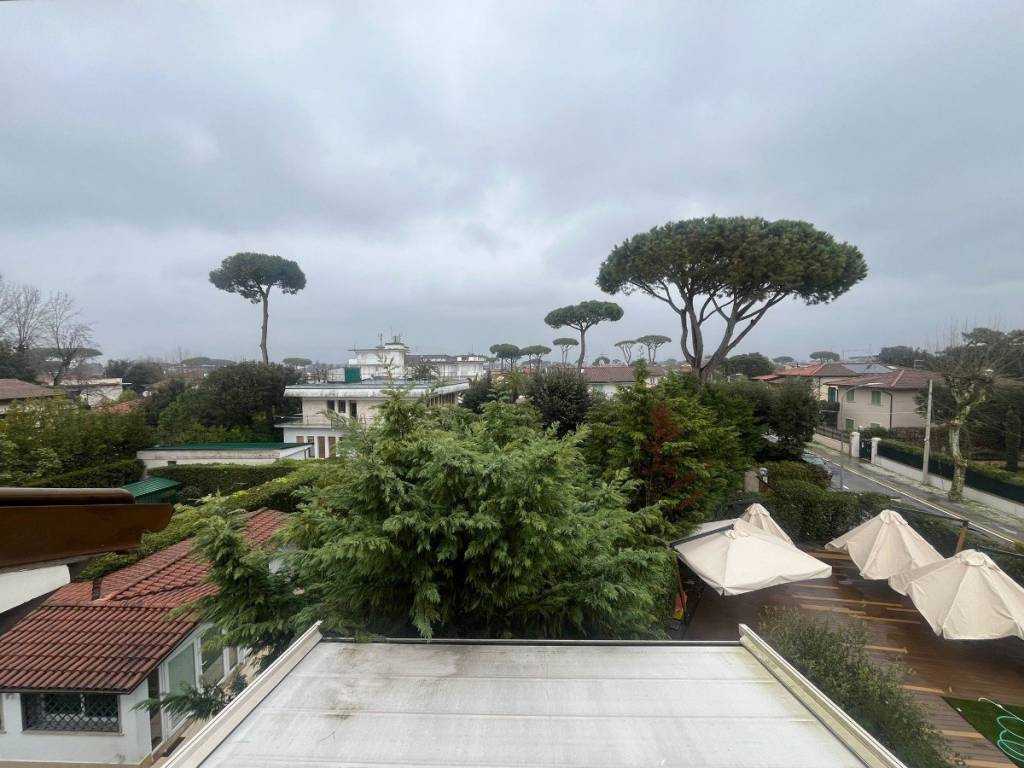 appartamento in vendita a Forte dei Marmi in zona Vittoria Apuana