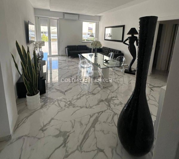 appartamento in vendita a Forte dei Marmi in zona Vittoria Apuana