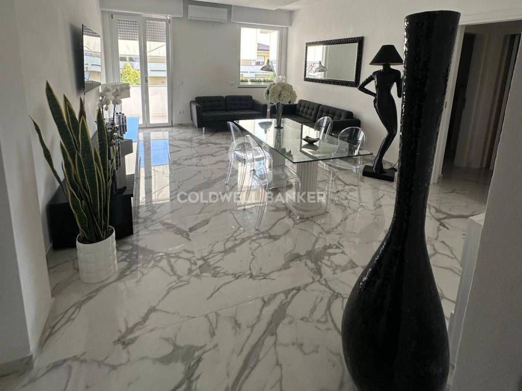 appartamento in vendita a Forte dei Marmi in zona Vittoria Apuana