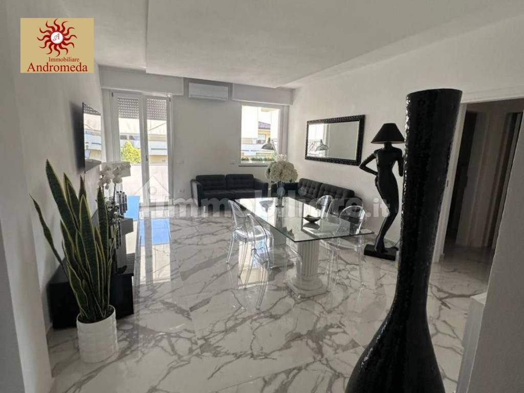 appartamento in vendita a Forte dei Marmi in zona Vittoria Apuana