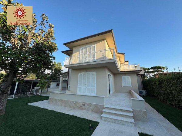 casa indipendente in vendita a Forte dei Marmi