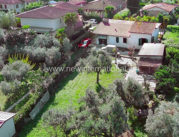 casa indipendente in vendita a Forte dei Marmi in zona Vaiana