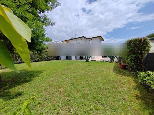 casa indipendente in vendita a Forte dei Marmi in zona Vittoria Apuana