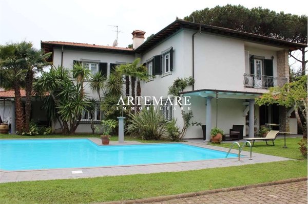 casa indipendente in vendita a Forte dei Marmi in zona Vittoria Apuana