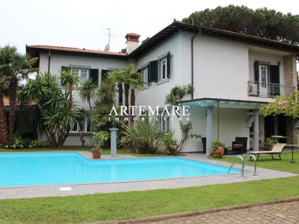 casa indipendente in vendita a Forte dei Marmi in zona Vittoria Apuana