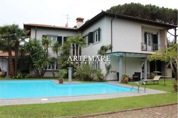 casa indipendente in vendita a Forte dei Marmi in zona Vittoria Apuana