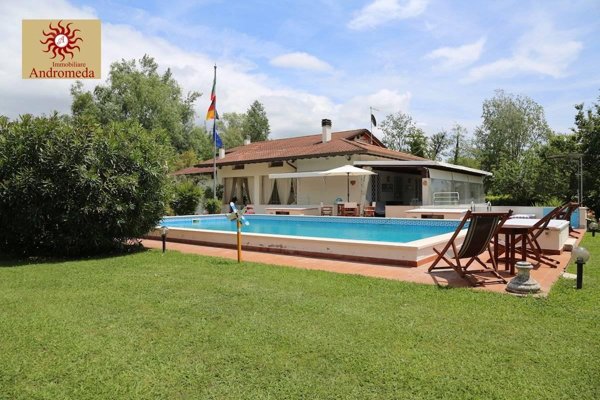 casa indipendente in vendita a Forte dei Marmi