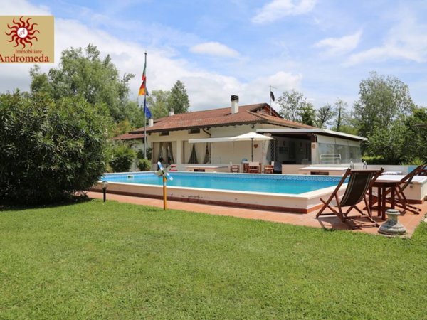 casa indipendente in vendita a Forte dei Marmi