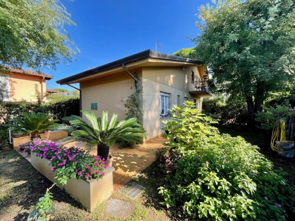 casa indipendente in vendita a Forte dei Marmi