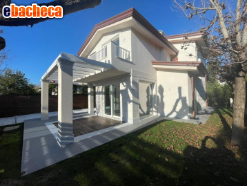 casa indipendente in vendita a Forte dei Marmi