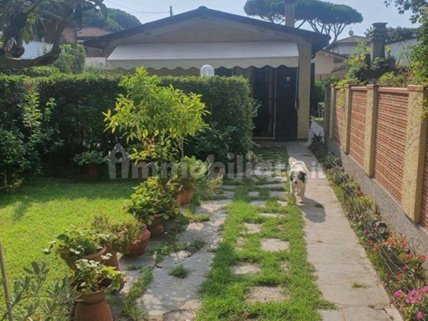 casa indipendente in vendita a Forte dei Marmi in zona Vittoria Apuana