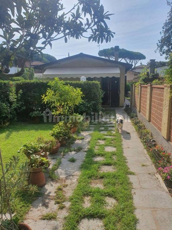 casa indipendente in vendita a Forte dei Marmi in zona Vittoria Apuana