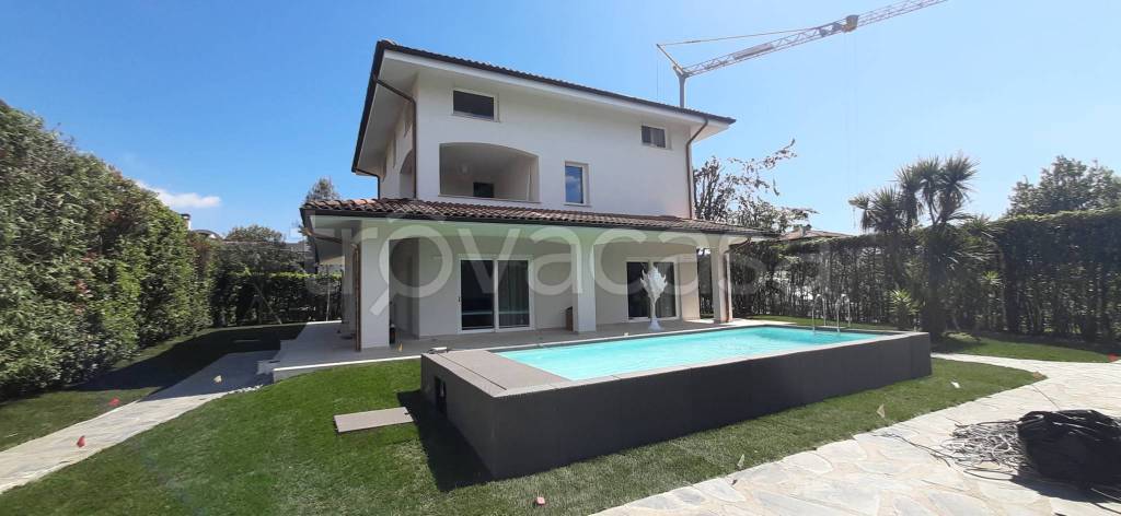 casa indipendente in vendita a Forte dei Marmi