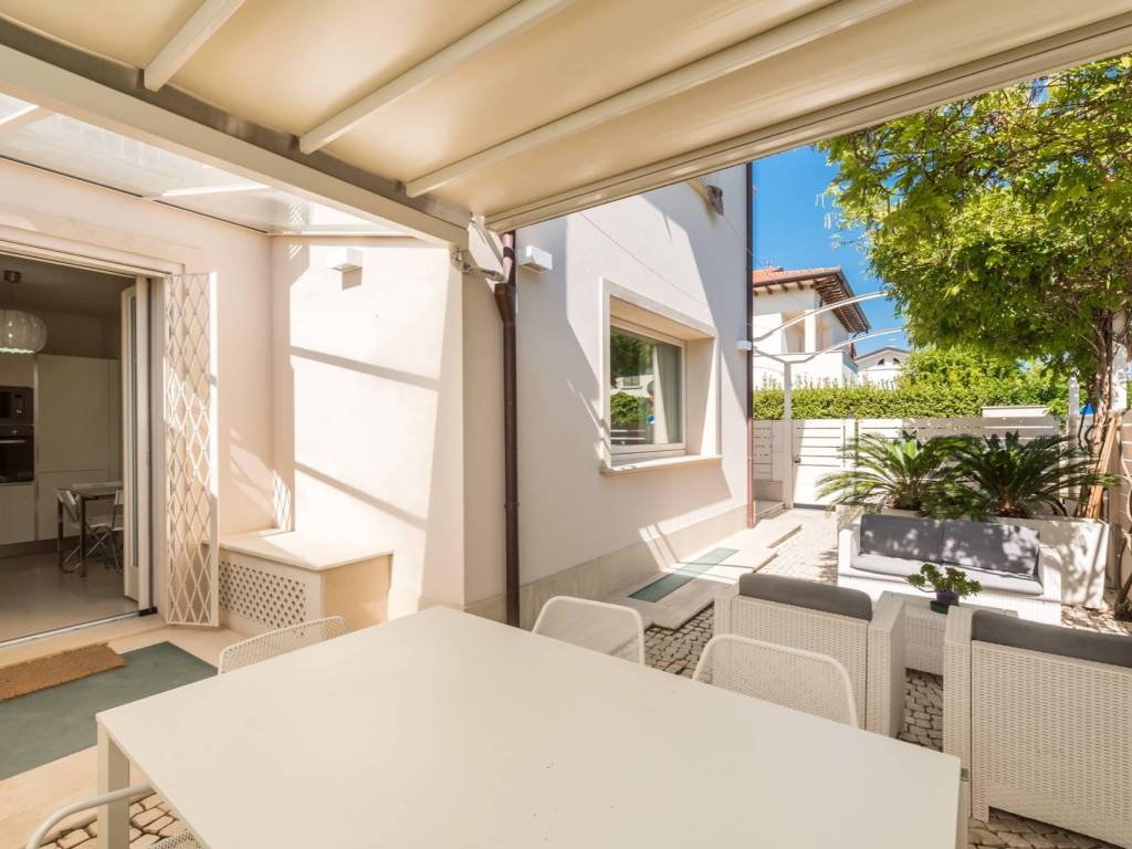 casa indipendente in vendita a Forte dei Marmi