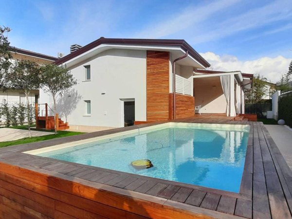 casa indipendente in vendita a Forte dei Marmi