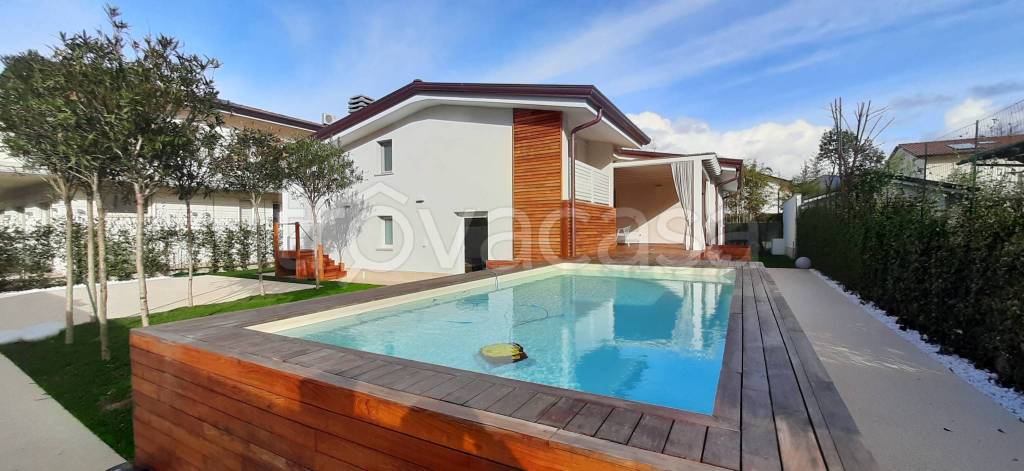casa indipendente in vendita a Forte dei Marmi
