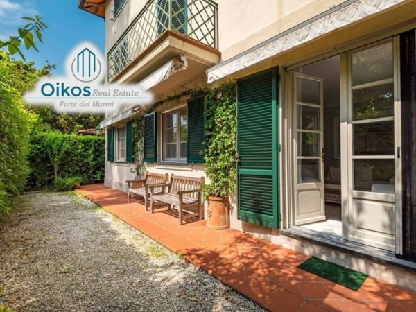 appartamento in vendita a Forte dei Marmi in zona Roma Imperiale