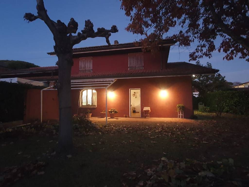 casa indipendente in vendita a Forte dei Marmi in zona Vittoria Apuana
