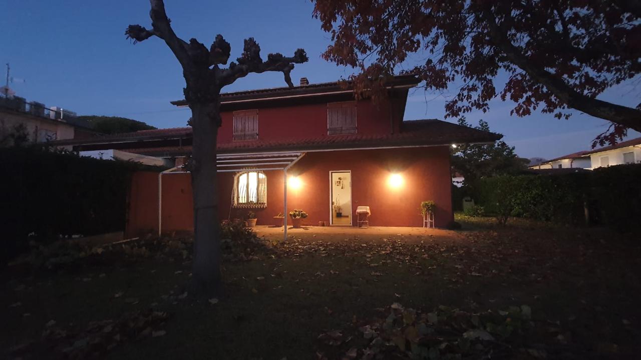 casa indipendente in vendita a Forte dei Marmi in zona Vittoria Apuana