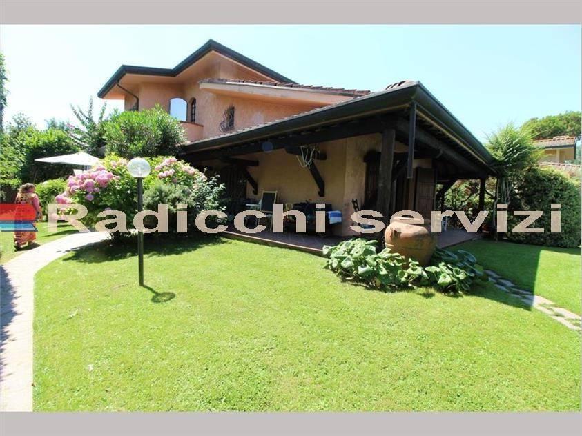 casa indipendente in vendita a Forte dei Marmi