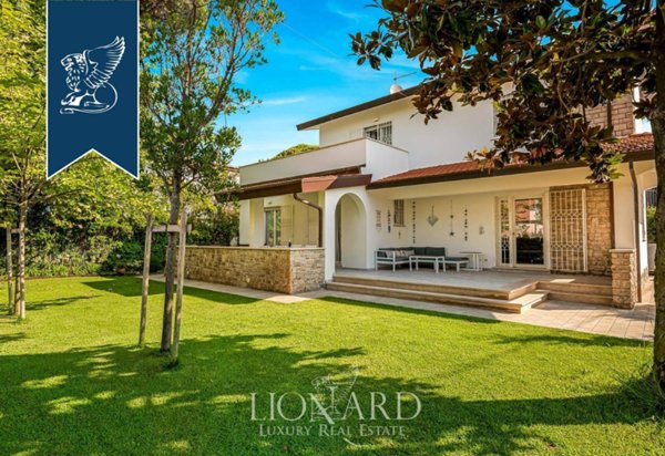 casa indipendente in vendita a Forte dei Marmi