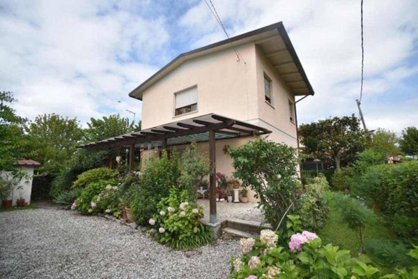 casa indipendente in vendita a Forte dei Marmi