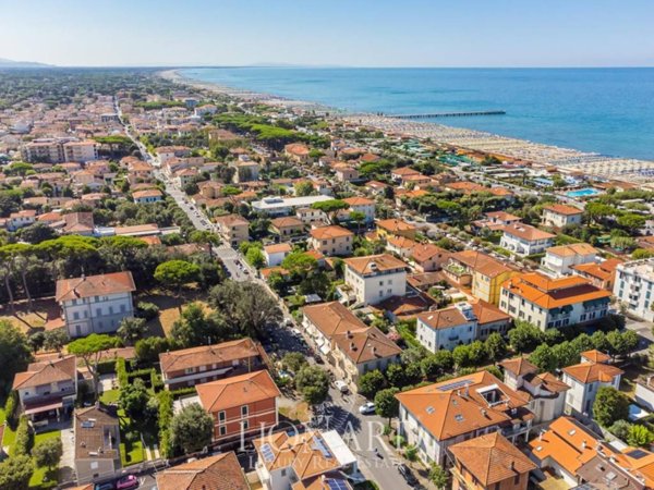 casa indipendente in vendita a Forte dei Marmi in zona Roma Imperiale