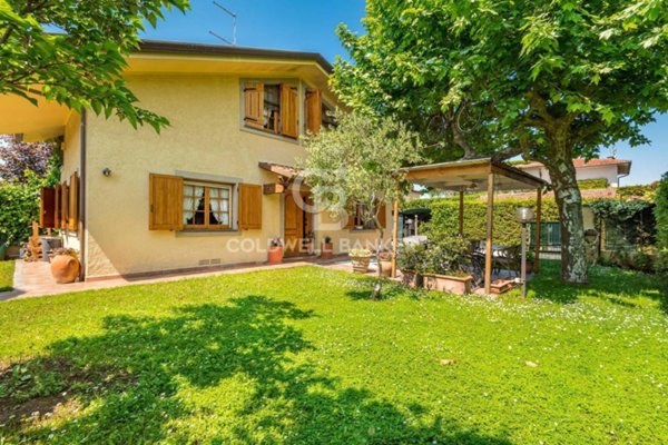 casa indipendente in vendita a Forte dei Marmi
