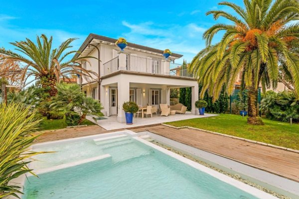casa indipendente in vendita a Forte dei Marmi in zona Vittoria Apuana
