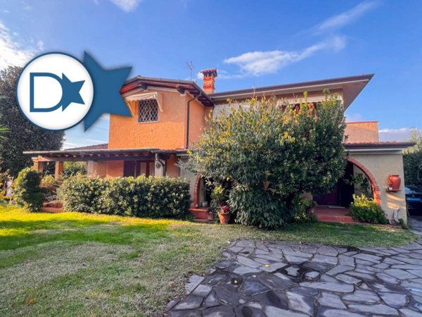 casa indipendente in vendita a Forte dei Marmi in zona Vaiana