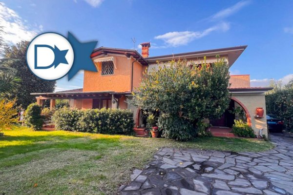 casa indipendente in vendita a Forte dei Marmi in zona Vaiana