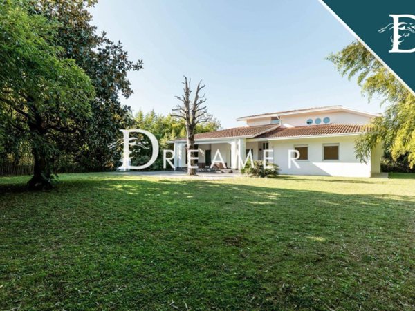 casa indipendente in vendita a Forte dei Marmi