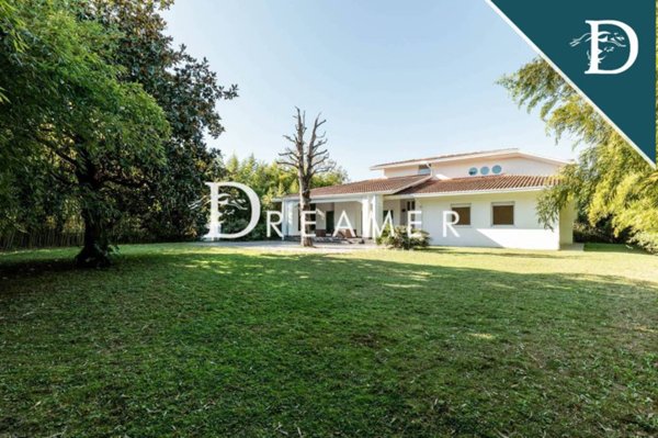 casa indipendente in vendita a Forte dei Marmi