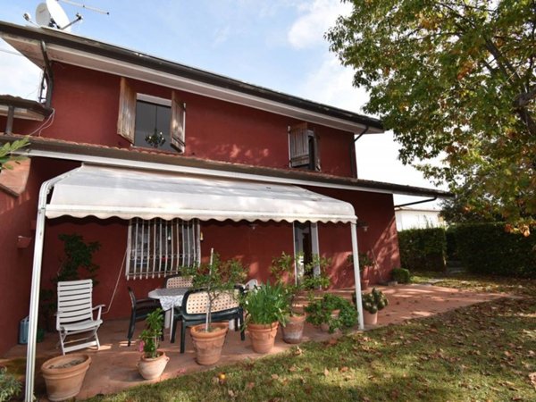casa indipendente in vendita a Forte dei Marmi