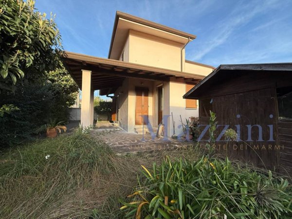 casa indipendente in vendita a Forte dei Marmi