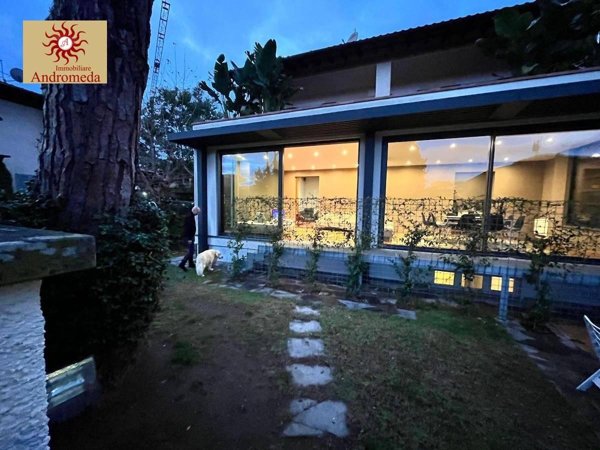 casa indipendente in vendita a Forte dei Marmi