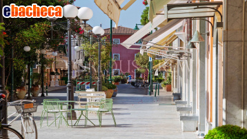 negozio in vendita a Forte dei Marmi in zona Roma Imperiale