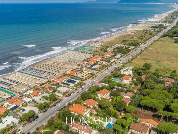 casa indipendente in vendita a Forte dei Marmi in zona Vittoria Apuana