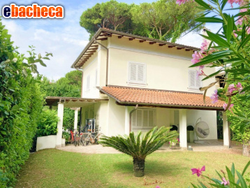casa indipendente in vendita a Forte dei Marmi